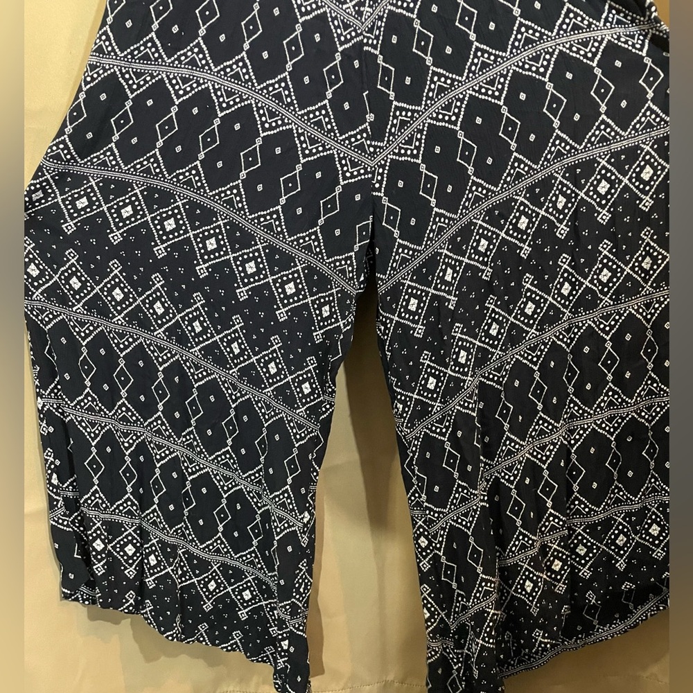 Ripcurl Romper With Pockets Size Medium - image 2